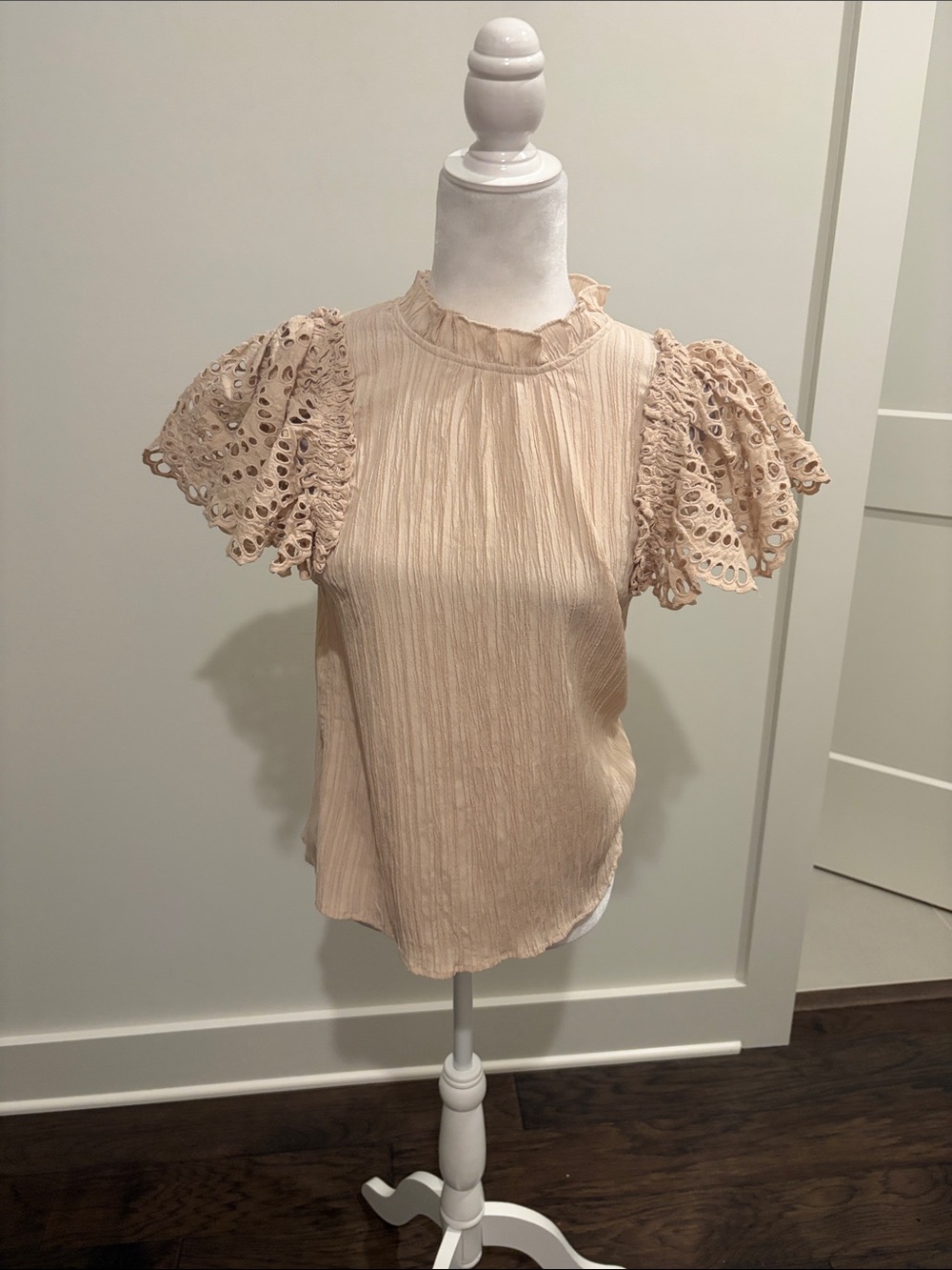 THML Beige Eyelet Sleeve Top Sz M